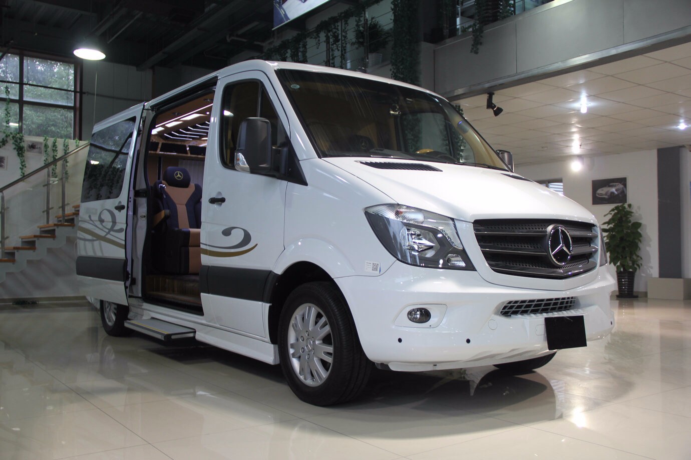 奔驰斯宾特24j房车