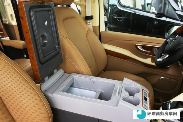 实拍奔驰 V-class改装7座房车，现车预售96.8万
