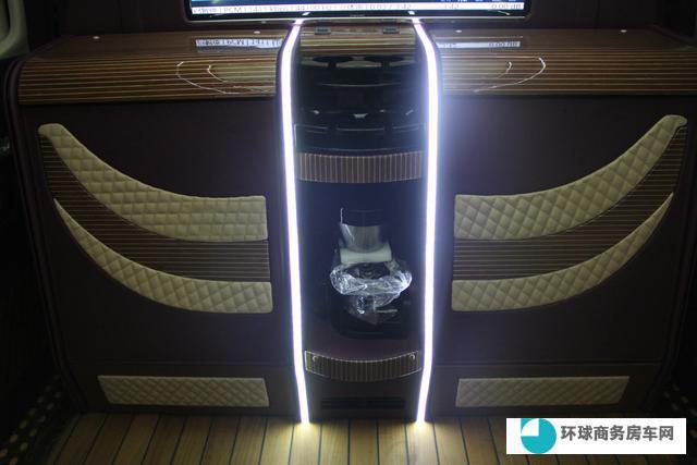 高清实拍-奔驰V-CLASS V260商务车
