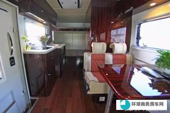 “平民版”百万级房车来袭 法美瑞奔驰斯宾特经典版房车