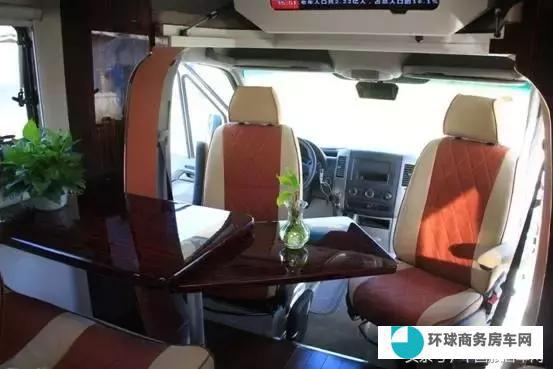 “平民版”百万级房车来袭 法美瑞奔驰斯宾特经典版房车