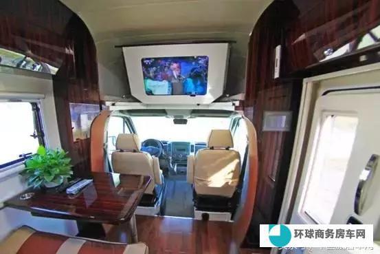 “平民版”百万级房车来袭 法美瑞奔驰斯宾特经典版房车
