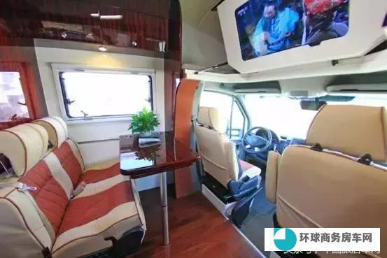 “平民版”百万级房车来袭 法美瑞奔驰斯宾特经典版房车