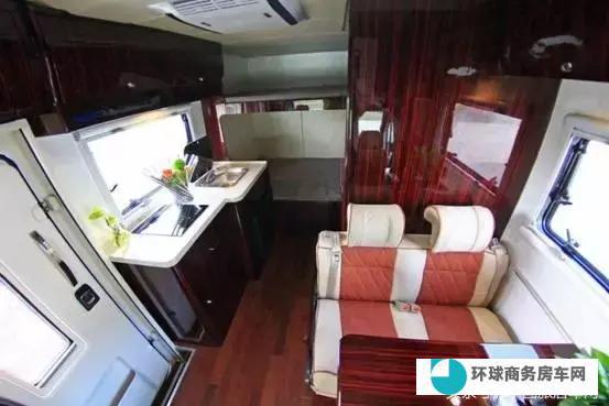 “平民版”百万级房车来袭 法美瑞奔驰斯宾特经典版房车