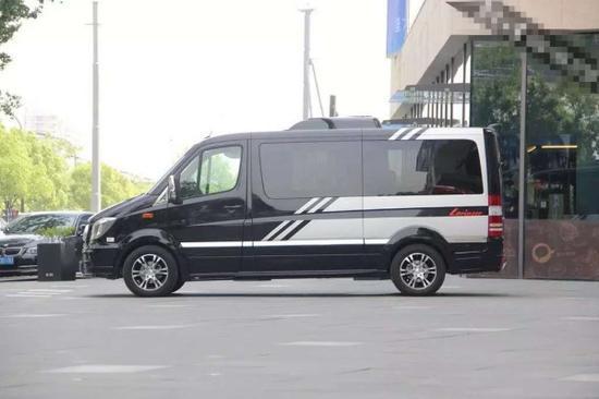 开着奔驰斯宾特房车 游山玩水享受无限