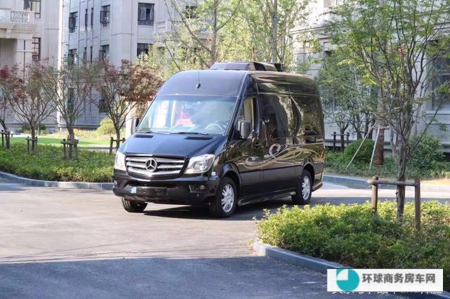 古香古韵，龙纹凤雕，全车进口缅甸梨花红木，彰显中国风的斯宾特