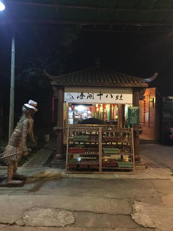 奔驰GLC拖着量子拖挂房车去潇洒自在