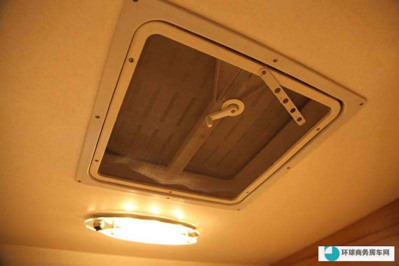实拍奔驰底盘商务房车—斯宾特324