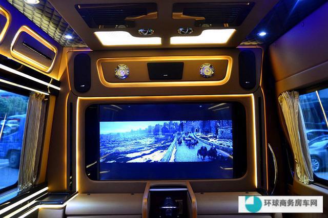 奔驰斯宾特房车：大空间强动力，商务旅居两不误，就是这么给力！