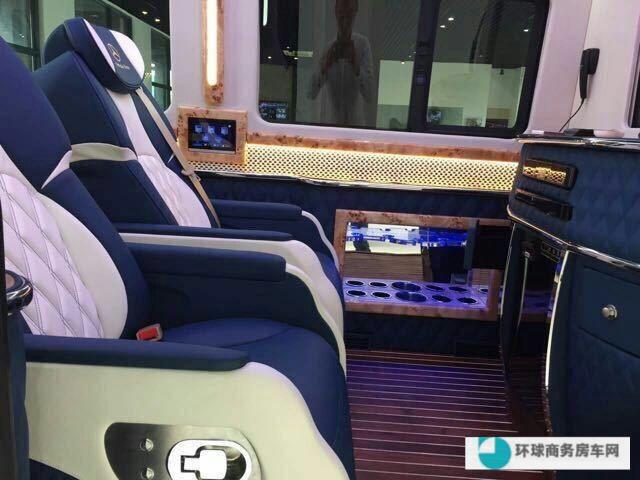 2017款奔驰斯宾特豪华商务房车 老板谈生意不再需要去办公室