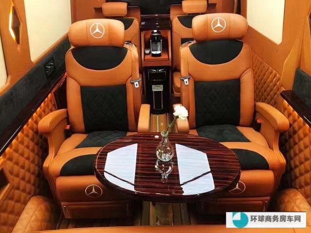 2017款奔驰斯宾特豪华商务房车 老板谈生意不再需要去办公室
