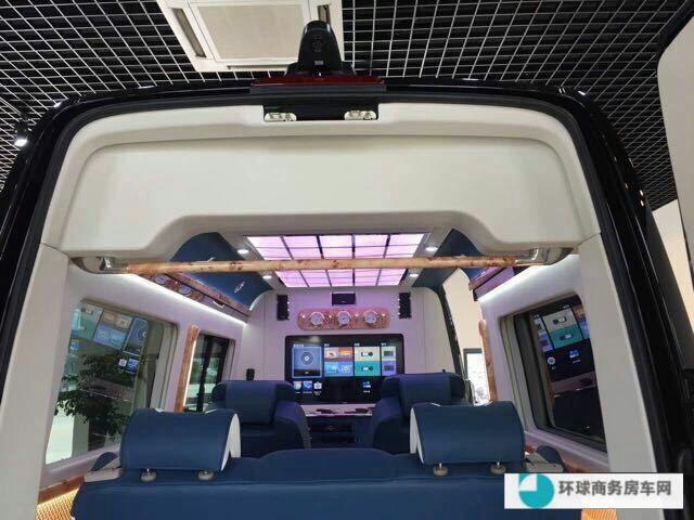 2017款奔驰斯宾特豪华商务房车 老板谈生意不再需要去办公室