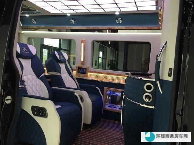 2017款奔驰斯宾特豪华商务房车 老板谈生意不再需要去办公室