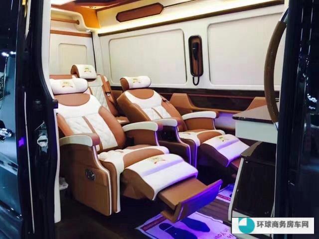 2017款奔驰斯宾特豪华商务房车 老板谈生意不再需要去办公室