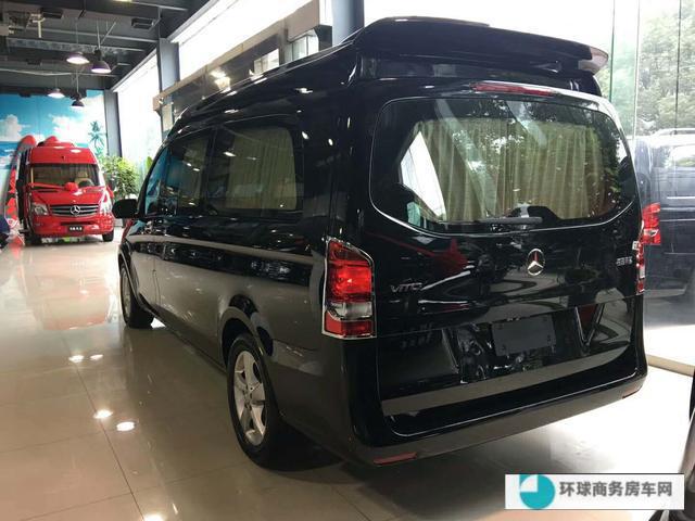奔驰威霆商务车 只为高贵驾驭 不因它多么奢华 只因你的尊贵