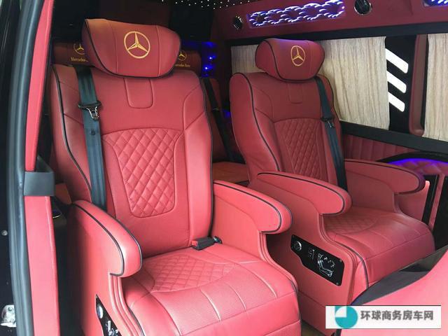 奔驰威霆商务车 只为高贵驾驭 不因它多么奢华 只因你的尊贵