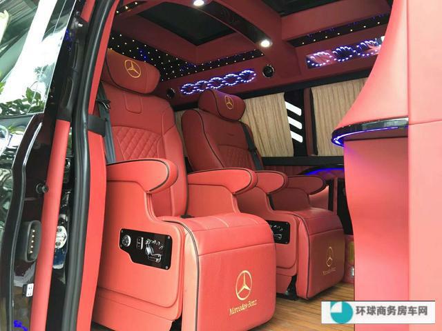 奔驰威霆商务车 只为高贵驾驭 不因它多么奢华 只因你的尊贵