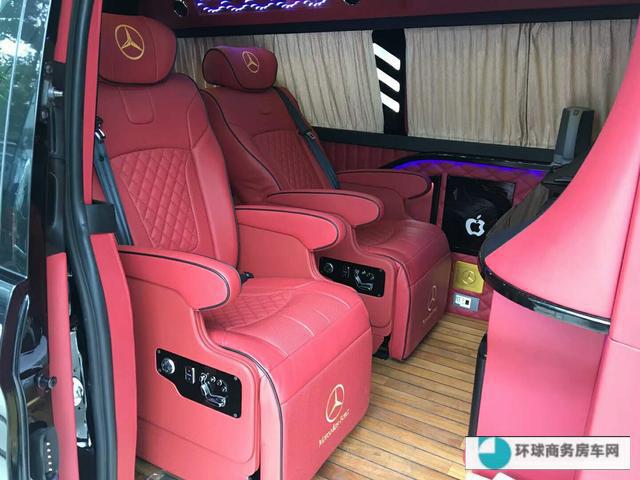 奔驰威霆商务车 只为高贵驾驭 不因它多么奢华 只因你的尊贵