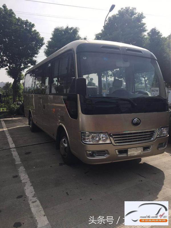 国产宇通T7豪华商用车 23座中大行客车