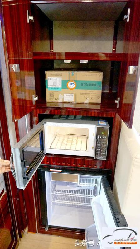 奔驰房车三床两厨一卫自驾游开房车才够嗨