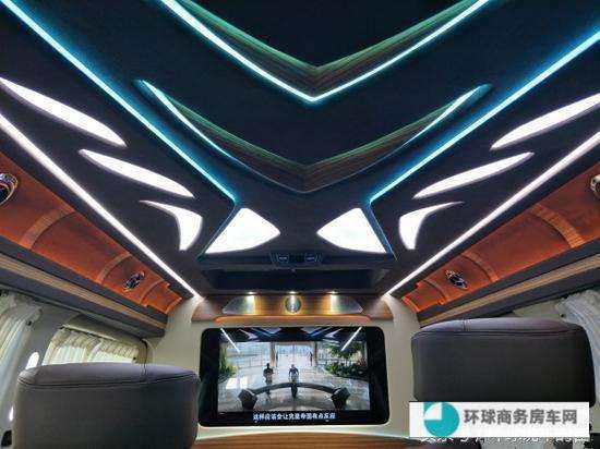 奔驰V级商务车 私人高端定制尊贵的乘坐体验