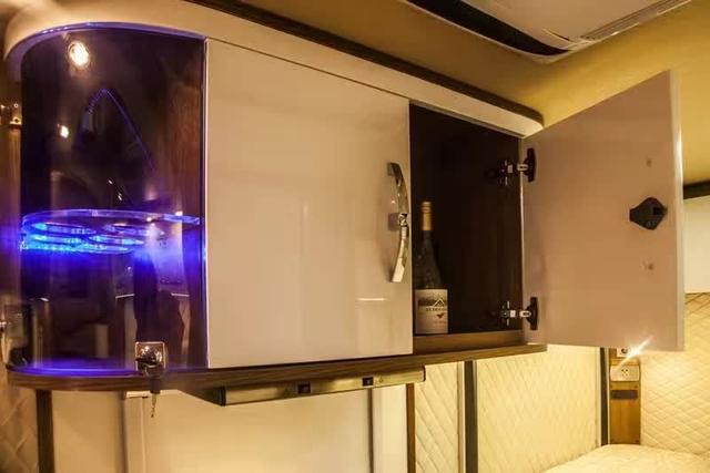 奔驰斯宾特524双拓展进口房车 商旅高端产品