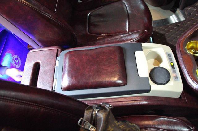 奔驰威霆商务车 内饰整体豪华私人订制 奔驰威霆商务车 内饰整体豪华私人订制