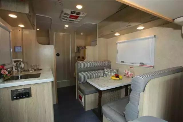 凯伦宾威ZK5045XLJ1房车 奔驰双拓展 现车优惠