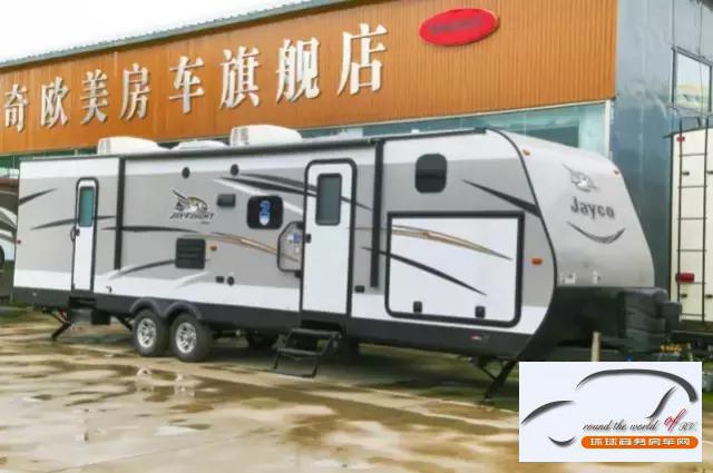 实拍带有美式风格的 杰克公园拖挂房车