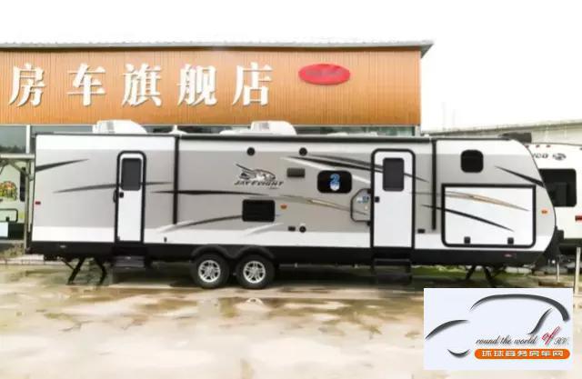 实拍带有美式风格的 杰克公园拖挂房车
