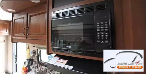 实拍带有美式风格的 杰克公园拖挂房车