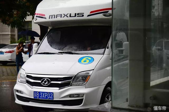 喜欢自己游的福利 大通房车6人核载 现车