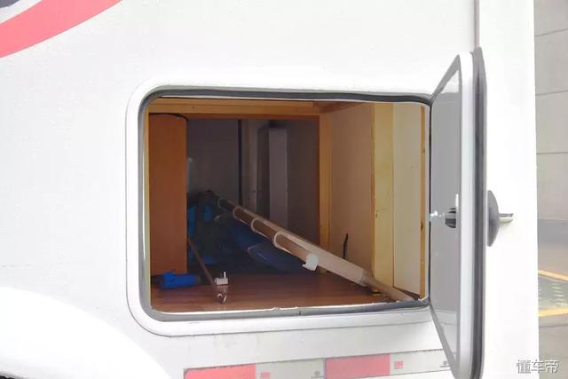 喜欢自己游的福利 大通房车6人核载 现车