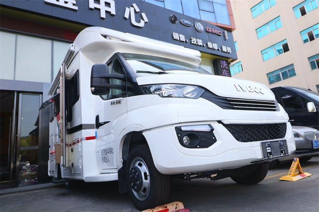 实拍18款进口依维柯小顶房车 展厅现车优惠