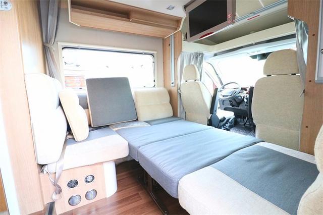 实拍18款进口依维柯小顶房车 展厅现车优惠