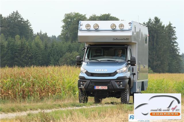 进口依维柯四驱越野房车 300升超大容量水箱